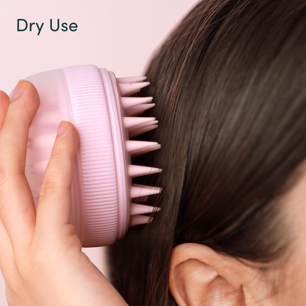 Charlotte Scalp Massaging Brush in Pink -dry use